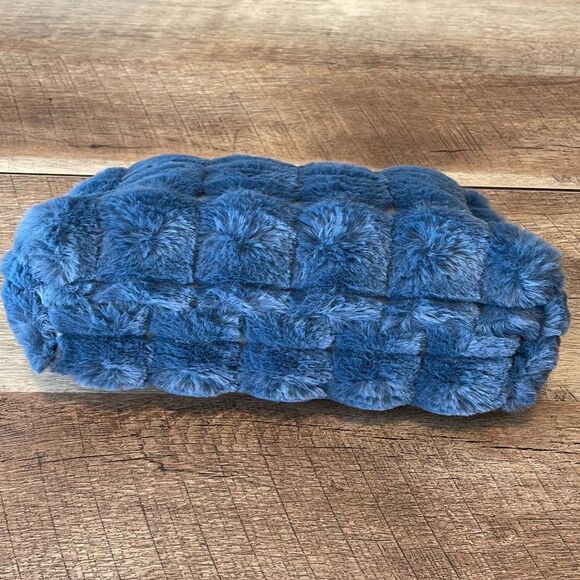 Urban Expressions Womens Faux Fur Chain Evening Clutch Crossbody Small OS NWOT - Picture 3 of 7